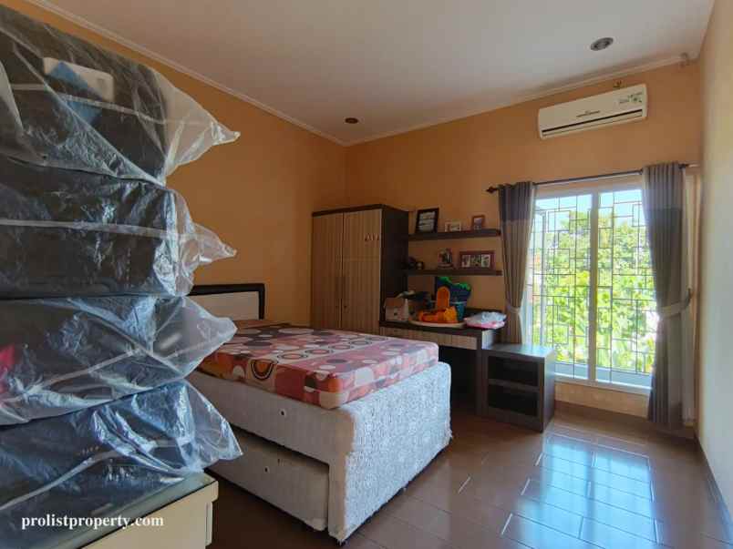 dijual rumah tambaksogra