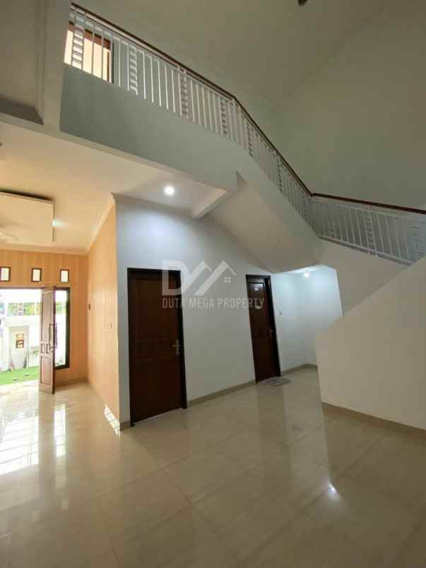 dijual rumah tempat usaha di nusa loka bsd city