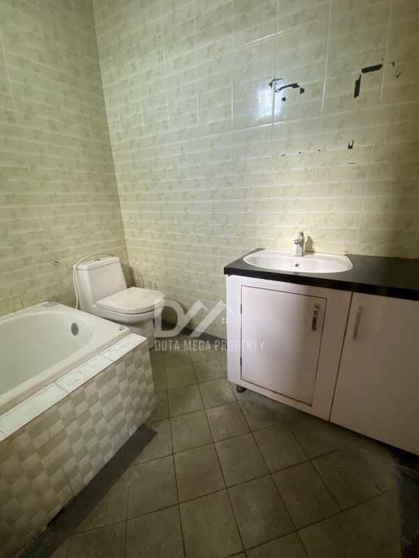 dijual rumah tempat usaha di nusa loka bsd city