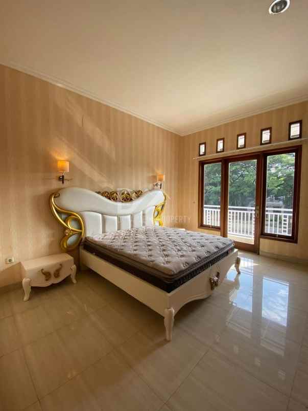 dijual rumah tempat usaha di nusa loka bsd city