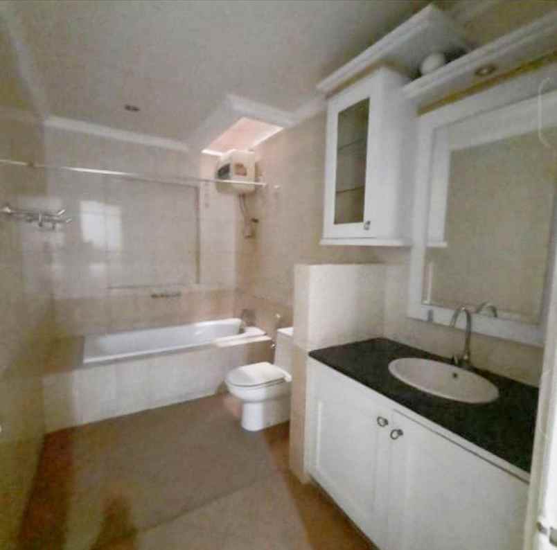 dijual rumah tenggilis utara