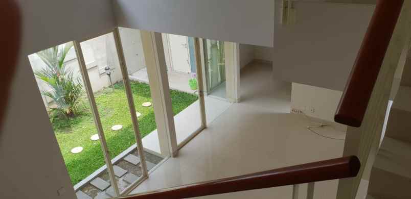 dijual rumah the mansion pakuwon indah