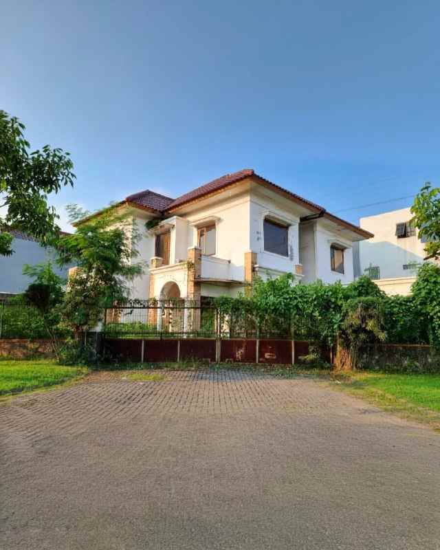 dijual rumah villa bukit mas