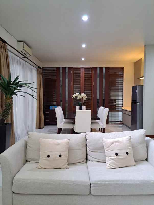 dijual rumah villa bukit regency 3