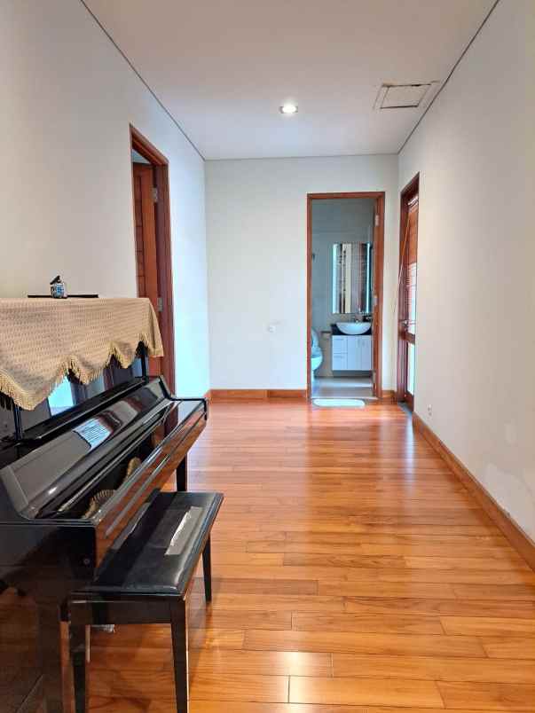 dijual rumah villa bukit regency 3