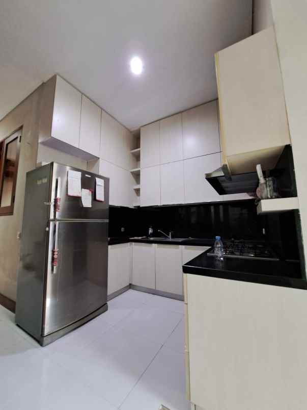 dijual rumah villa bukit regency 3