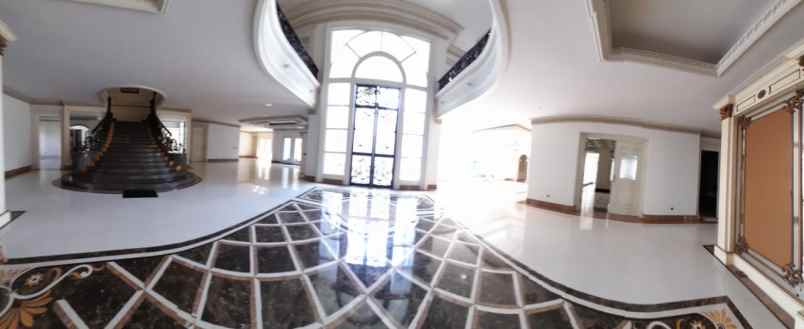 dijual rumah villa bukit regency