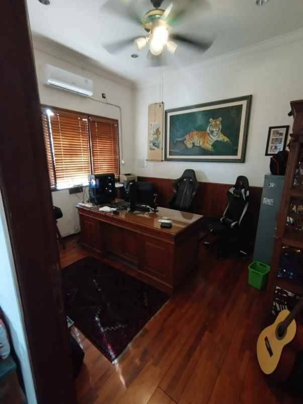 dijual rumah villa taman gapura