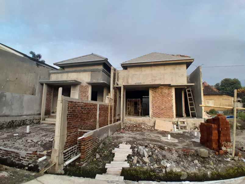 dijual rumah wedomartani ngemplak