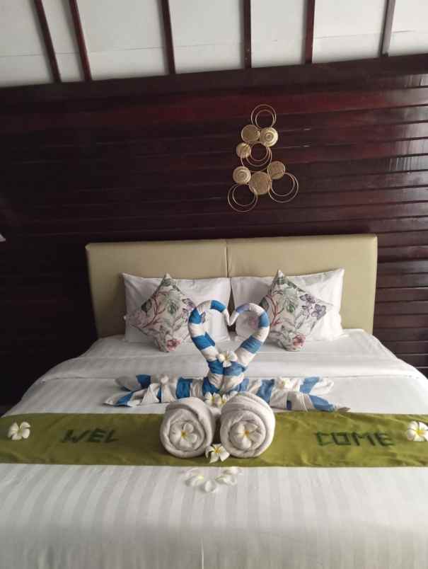 dijual villa jl gurita