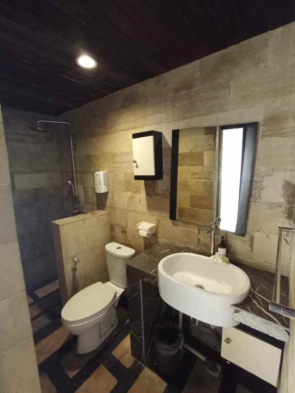 dijual villa jl gurita