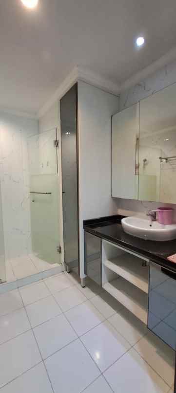 disewakan apartemen letjen s parman no 28