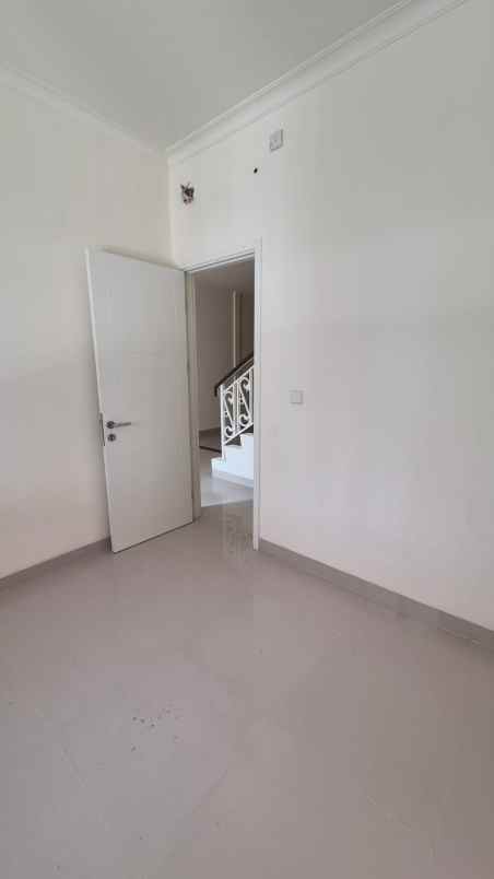 disewakan rumah cluster thames jakarta