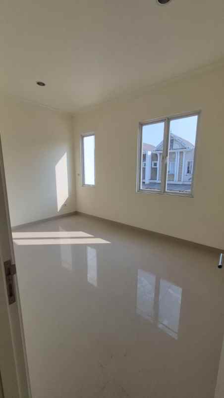 disewakan rumah cluster thames jakarta