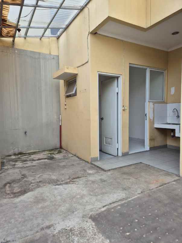 disewakan rumah cluster thames jgc jakarta