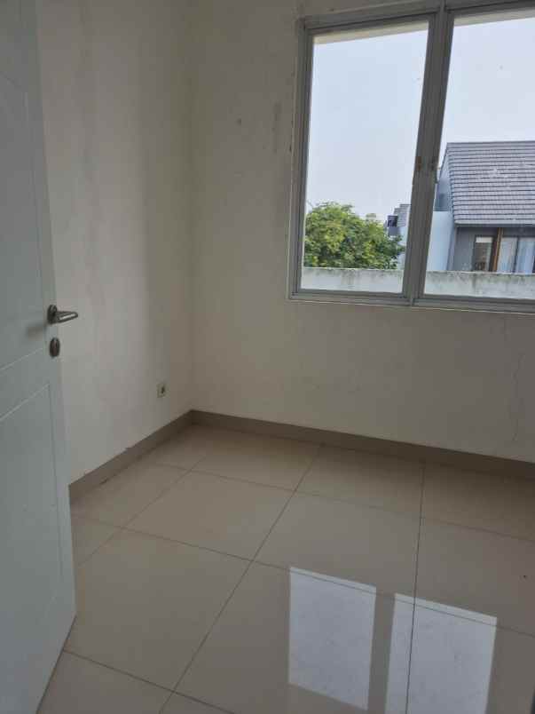 disewakan rumah cluster thames jgc jakarta