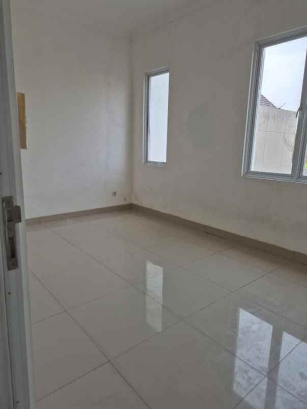 disewakan rumah cluster thames jgc jakarta