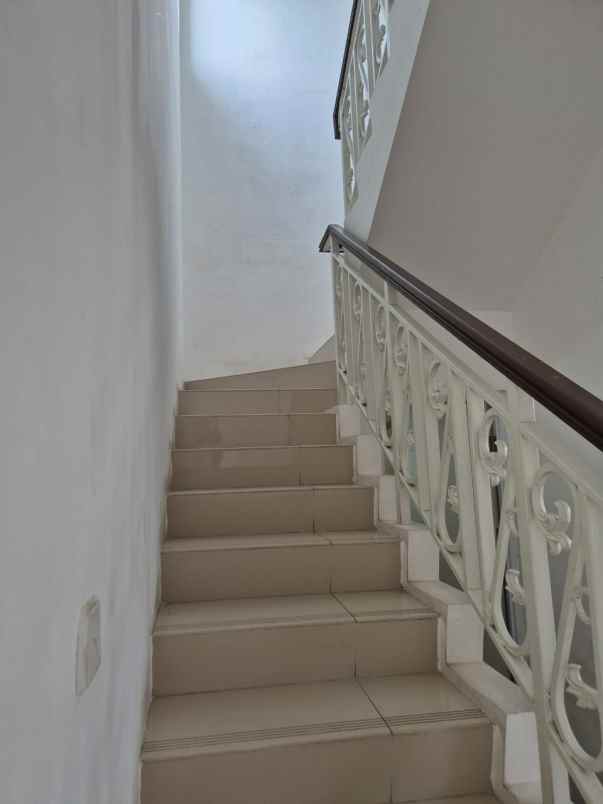 disewakan rumah cluster thames jgc jakarta