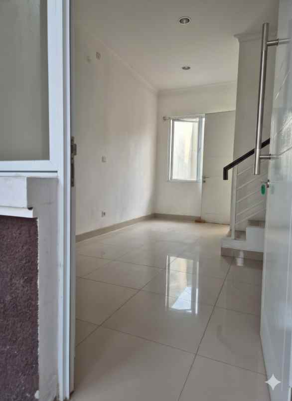 disewakan rumah cluster thames jgc jakarta