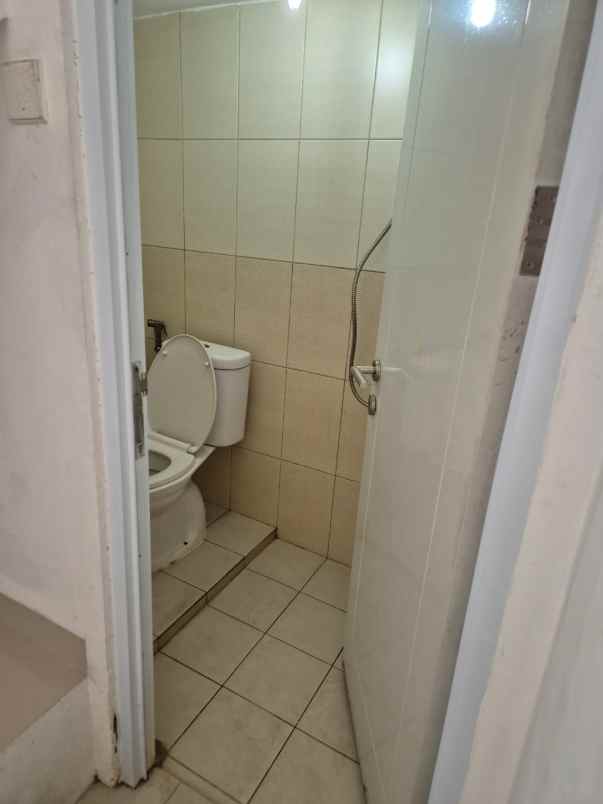 disewakan rumah cluster thames jgc jakarta