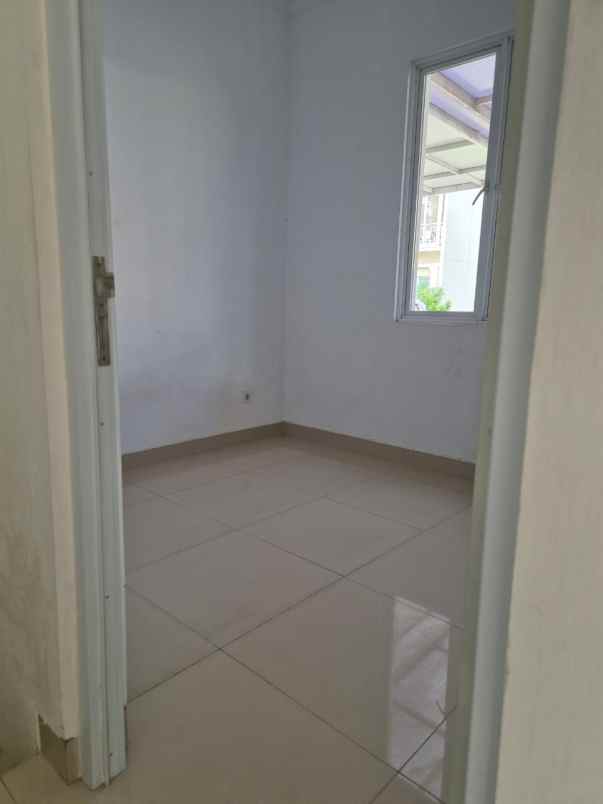 disewakan rumah cluster thames jgc jakarta