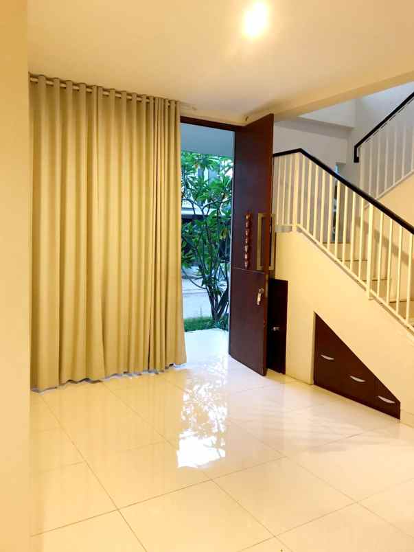 disewakan rumah discovery bintaro sektor 9