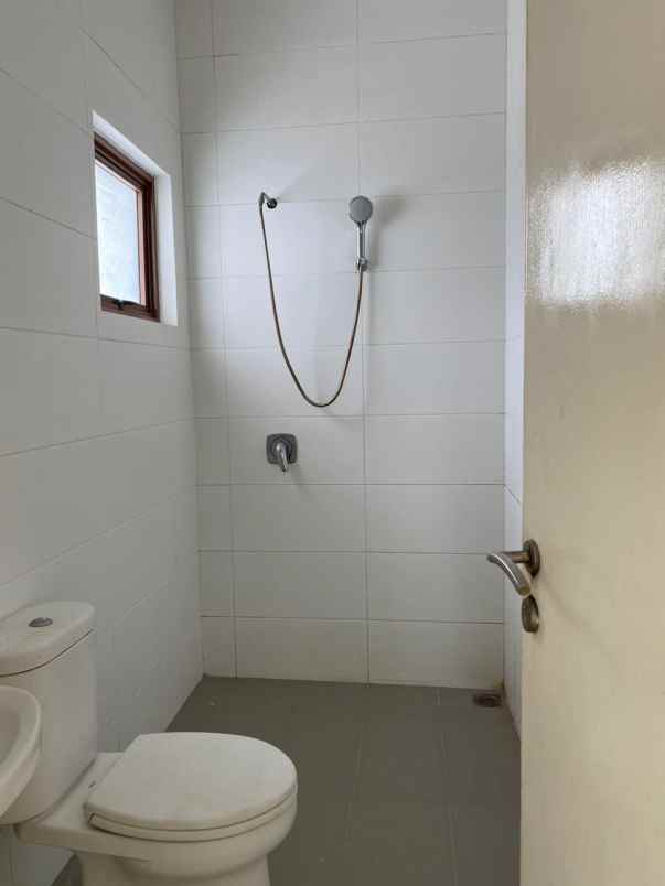 disewakan rumah jakarta garden city