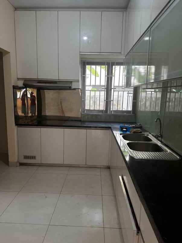 disewakan rumah jakarta garden city