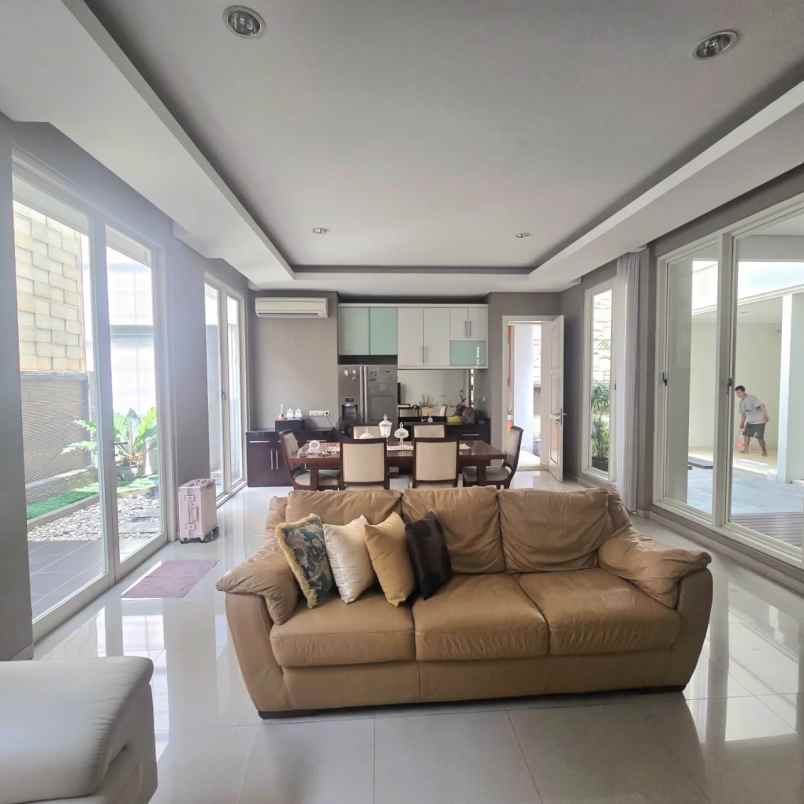 disewakan rumah jalan raffles