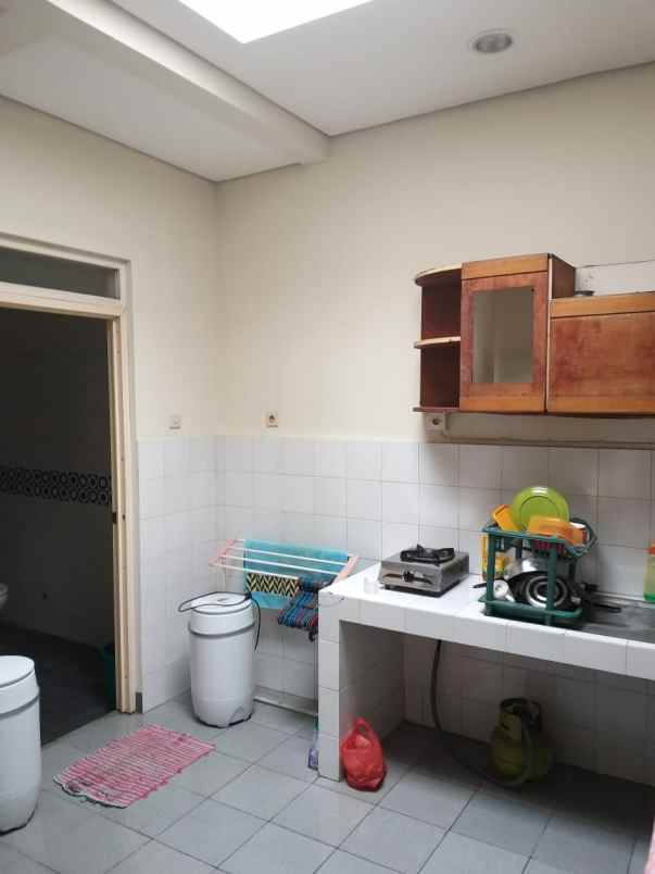 disewakan rumah kayu putih utara