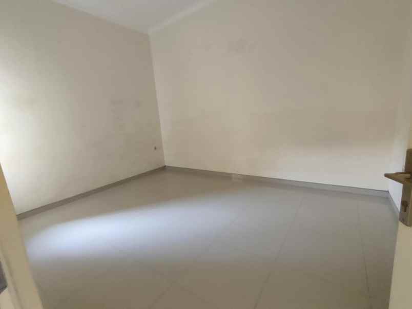 disewakan rumah manyar