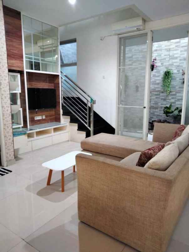 disewakan rumah pakuwon city