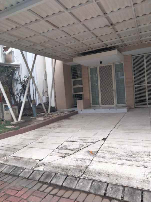 disewakan rumah pakuwon city