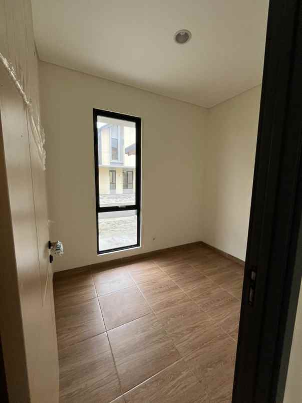 disewakan rumah suvarna sutera cluster