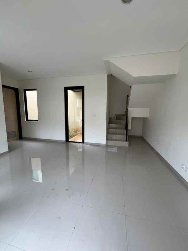 disewakan rumah suvarna sutera cluster