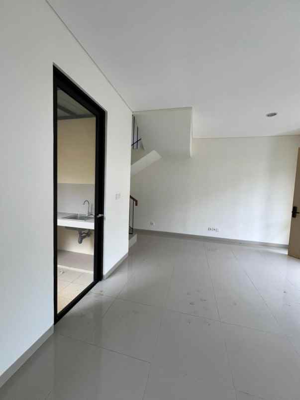 disewakan rumah suvarna sutera cluster