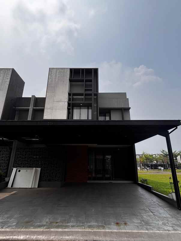 disewakan rumah suvarna sutera tangerang