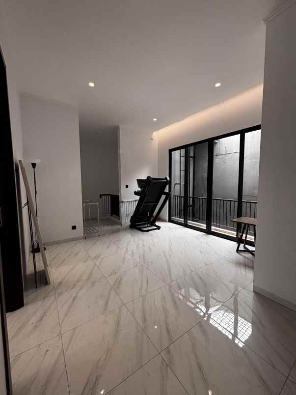 disewakan rumah suvarna sutera tangerang