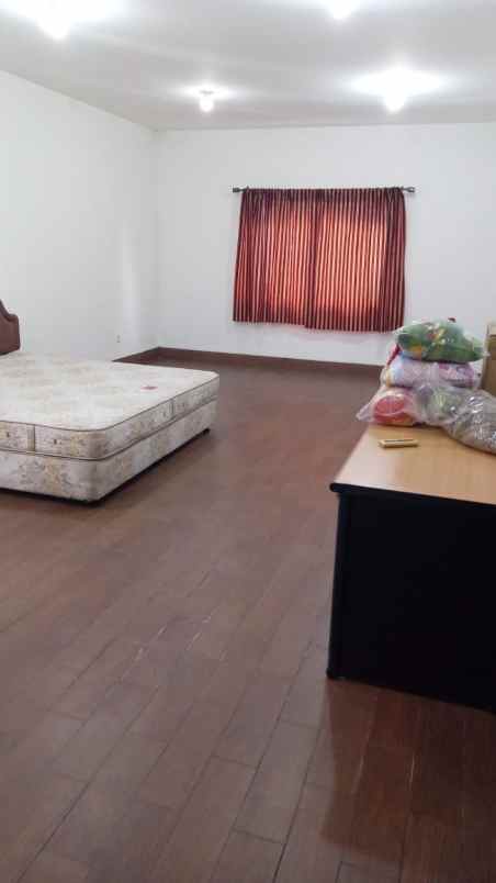 ex pabrik depannya jalan besar