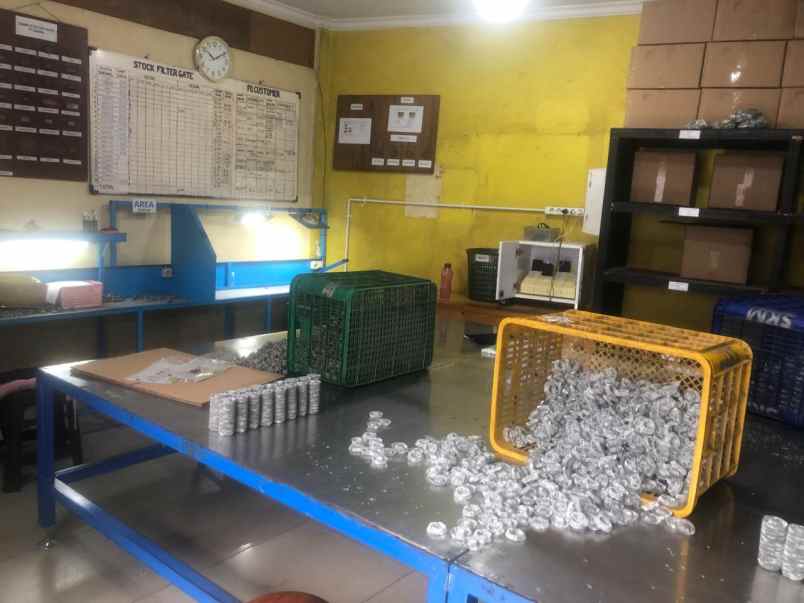 gudang dekat toll bekasi timur pinggir jalan besar