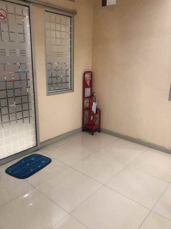 gudang dekat toll bekasi timur pinggir jalan besar