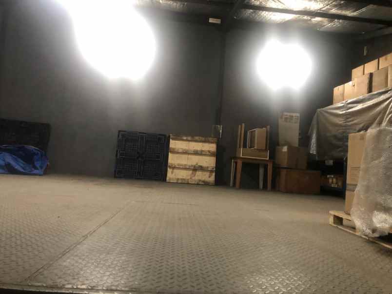 gudang dekat toll bekasi timur pinggir jalan besar