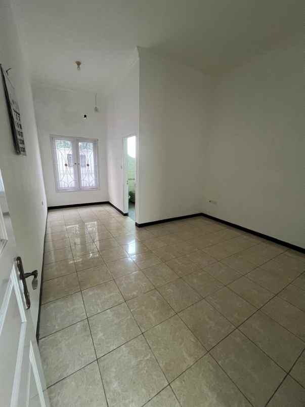 pucang 2 lantai lebar jalan 3 mobil nego