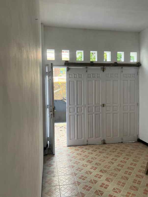 pucang 2 lantai lebar jalan 3 mobil nego