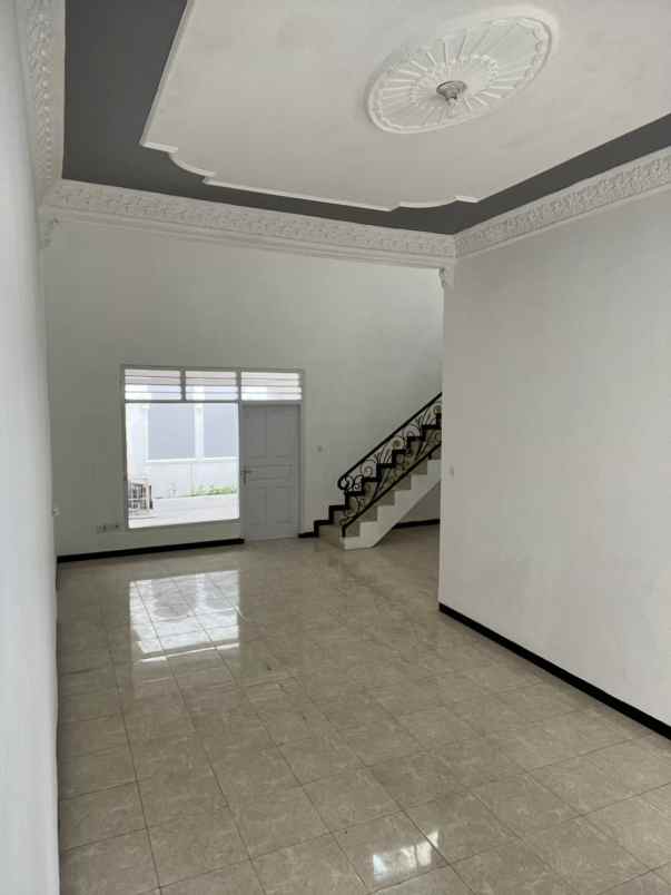 pucang 2 lantai lebar jalan 3 mobil nego