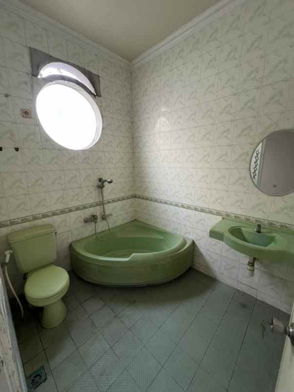 pucang 2 lantai lebar jalan 3 mobil nego