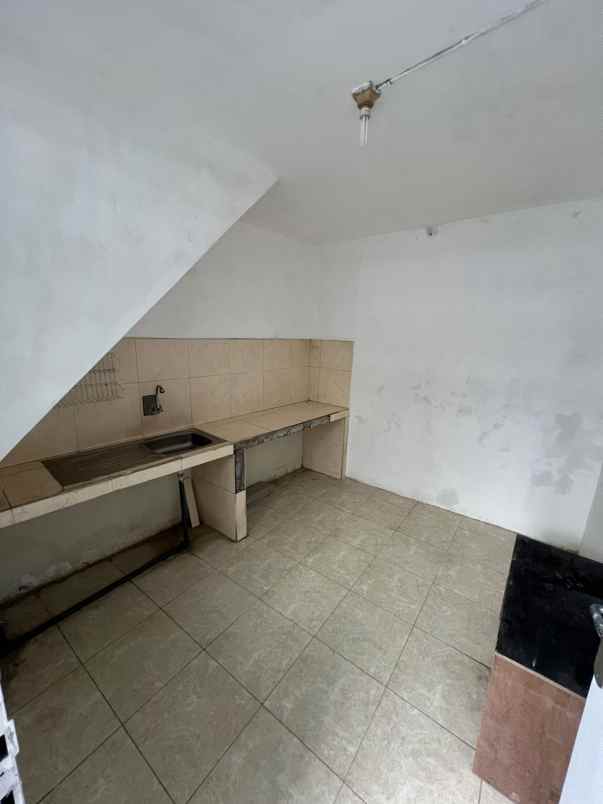 pucang 2 lantai lebar jalan 3 mobil nego