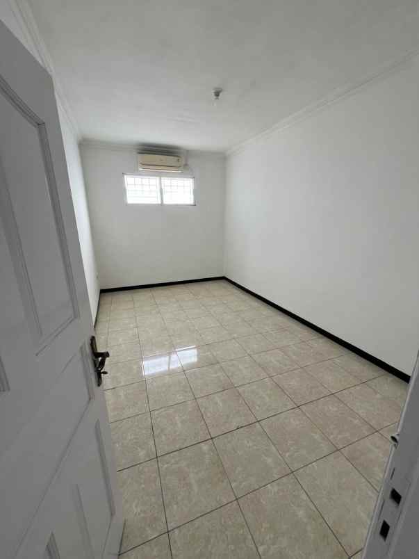 pucang 2 lantai lebar jalan 3 mobil nego