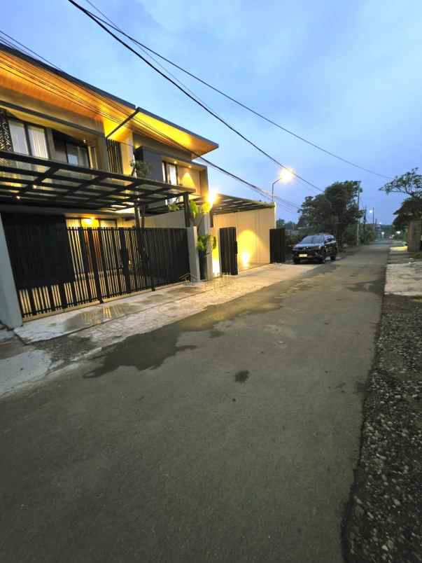 rumah 2 lantai full furnished dekat maguwoharjo sleman