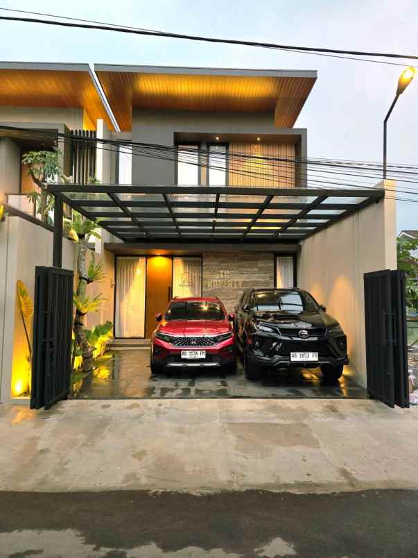 rumah 2 lantai full furnished dekat maguwoharjo sleman